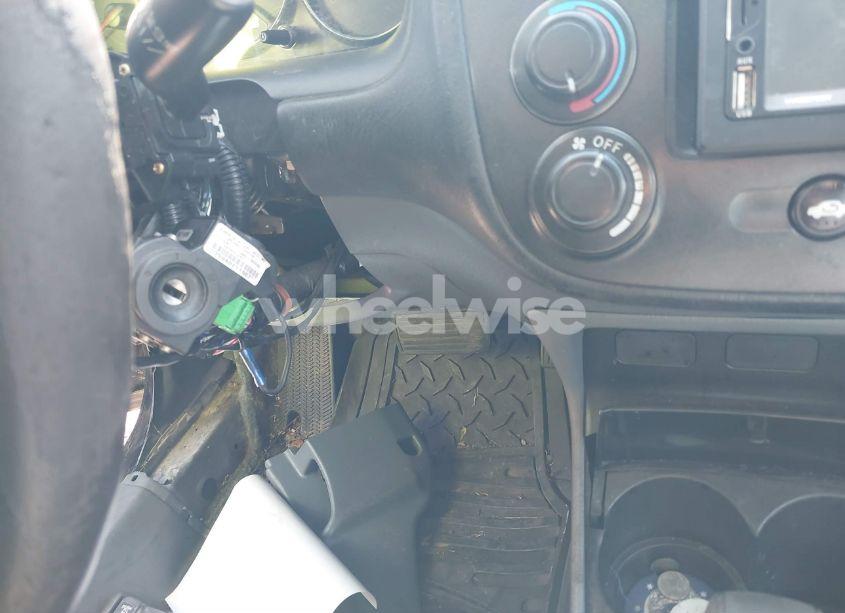 Photo 13 of 2004 Honda Civic LX (VIN 1HGES16504L020490)