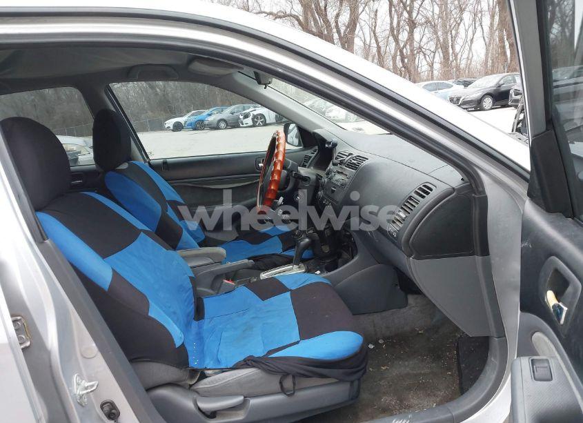 Photo 5 of 2005 Honda Civic LX (VIN 1HGES16535L030772)