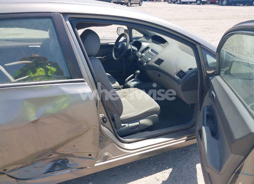 Photo 4 of 2006 Honda Civic LX (VIN 1HGFA165X6L151906)