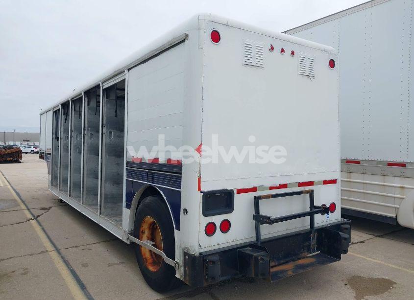 Photo 3 of 1985 Hackney 16 BAY BEV (VIN 1HHUTX217EE000866)