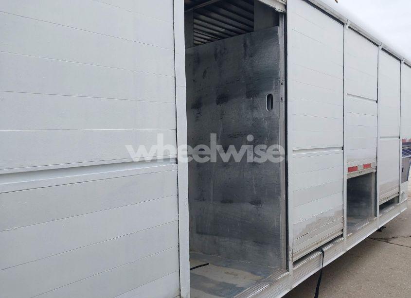 Photo 8 of 1985 Hackney 16 BAY BEV (VIN 1HHUTX217EE000866)