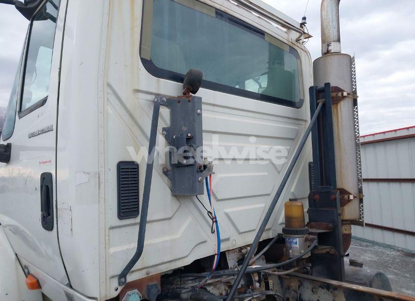 Photo 6 of 2005 International 8000 8600 (VIN 1HSHXAHR45J166635)