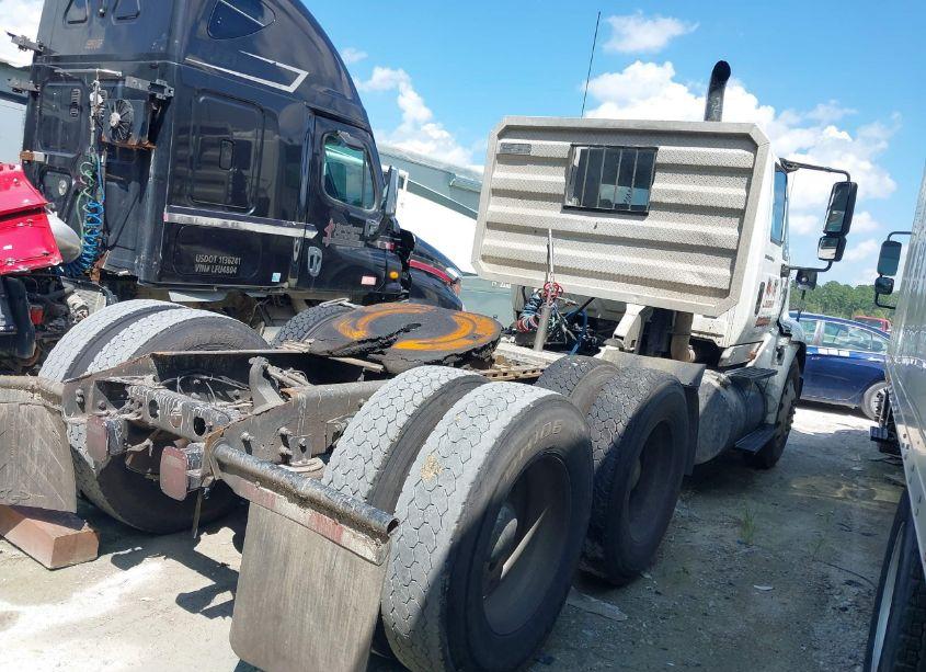 Photo 4 of 2006 International 8600 8600 (VIN 1HSHXSBR26J258505)