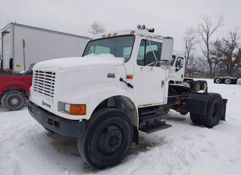 Photo 2 of 2001 International 4000 4700 (VIN 1HSSCAAN11H394876)
