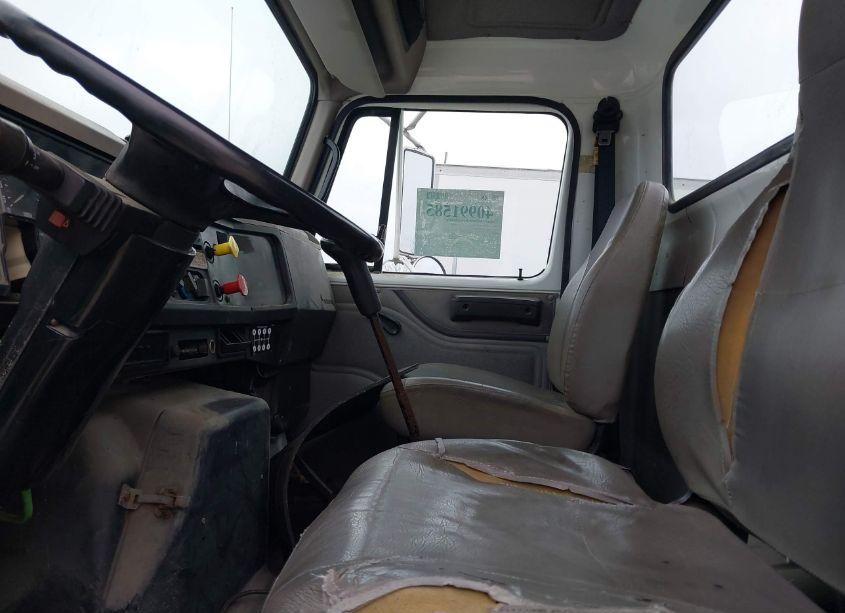 Photo 6 of 2001 International 4000 4700 (VIN 1HSSCAAN11H394876)