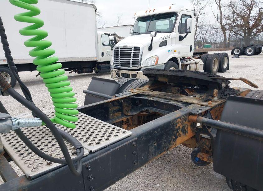 Photo 7 of 2001 International 4000 4700 (VIN 1HSSCAAN11H394876)