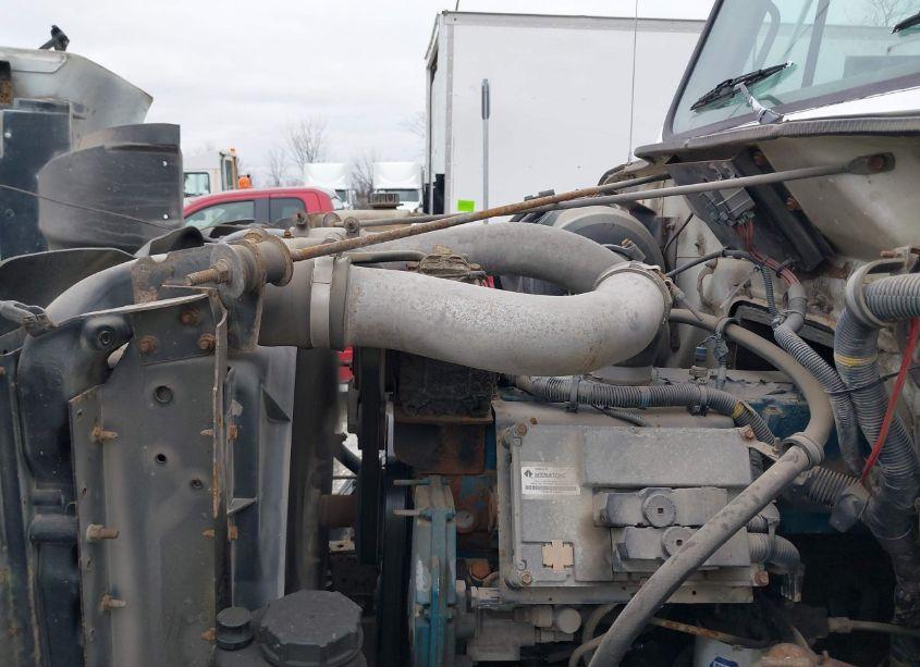 Photo 9 of 2001 International 4000 4700 (VIN 1HSSCAAN11H394876)