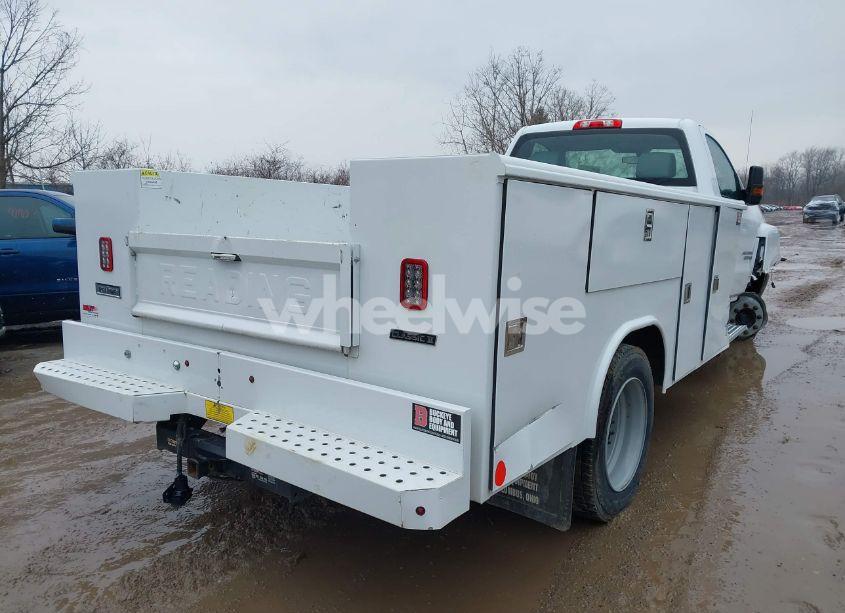Photo 4 of 2022 Chevrolet Silverado 4500HD 1WT (VIN 1HTKHPVKXNH555375)