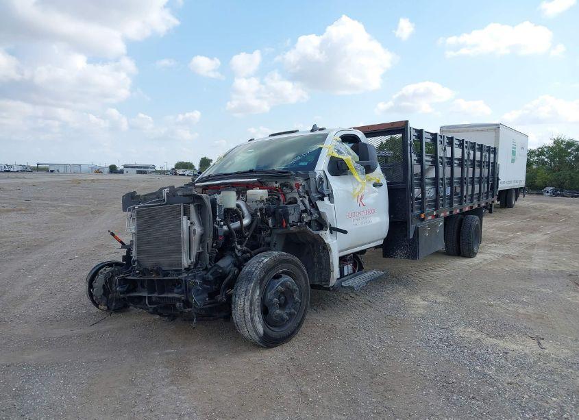 Photo 2 of 2022 Chevrolet Silverado 4500HD 1WT (VIN 1HTKHPVM7NH321910)