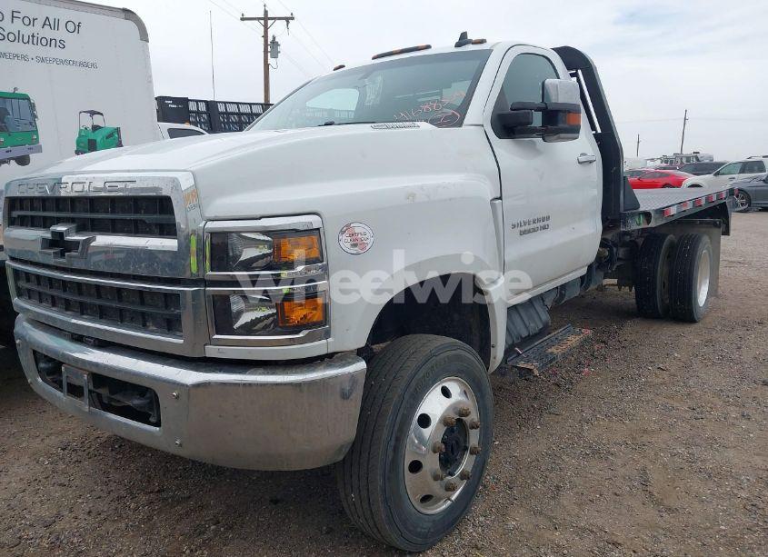 Photo 2 of 2022 Chevrolet Silverado 4500HD 1WT (VIN 1HTKJPVK0NH375956)