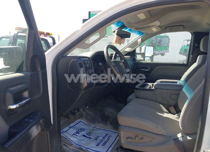 Photo 6 of 2022 Chevrolet Silverado 4500HD 1WT (VIN 1HTKJPVK0NH375956)