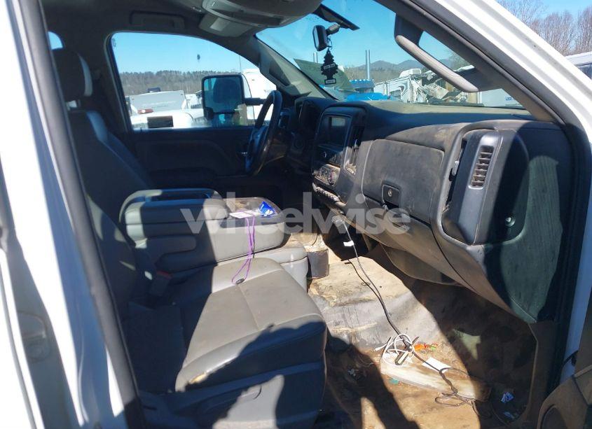 Photo 6 of 2020 Chevrolet Silverado 6500HD 1WT (VIN 1HTKJPVK5LH383130)