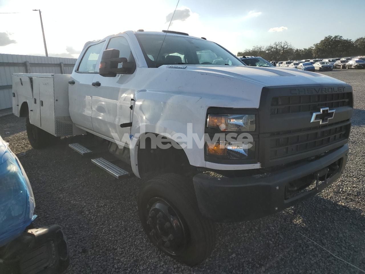 2024 GMC 15 UTILITY / SERVICE TRUCK (VIN 1HTKJPVK5RH692962) main photo