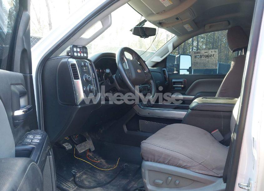 Photo 7 of 2019 Chevrolet Silverado 4500HD 1LT (VIN 1HTKJPVK7KH863619)