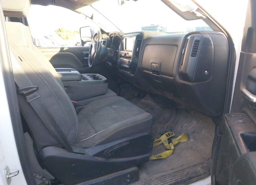 Photo 5 of 2022 Chevrolet Silverado 4500HD 1WT (VIN 1HTKJPVM9NH379053)