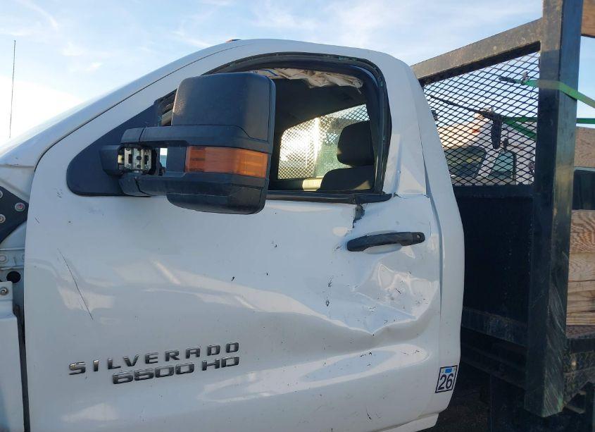 Photo 6 of 2022 Chevrolet Silverado 4500HD 1WT (VIN 1HTKJPVM9NH379053)