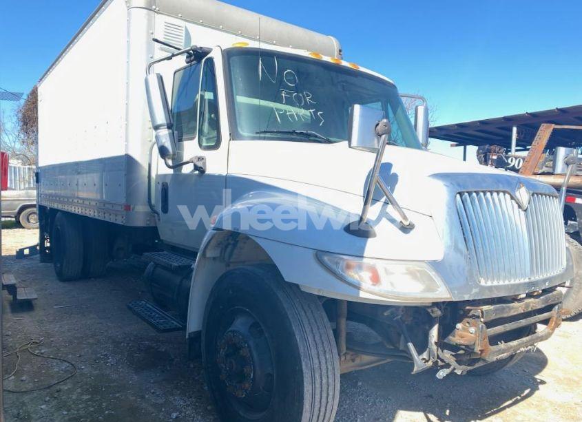 Photo 2 of 2005 International 4000 4400 (VIN 1HTMKAAN35H690902)