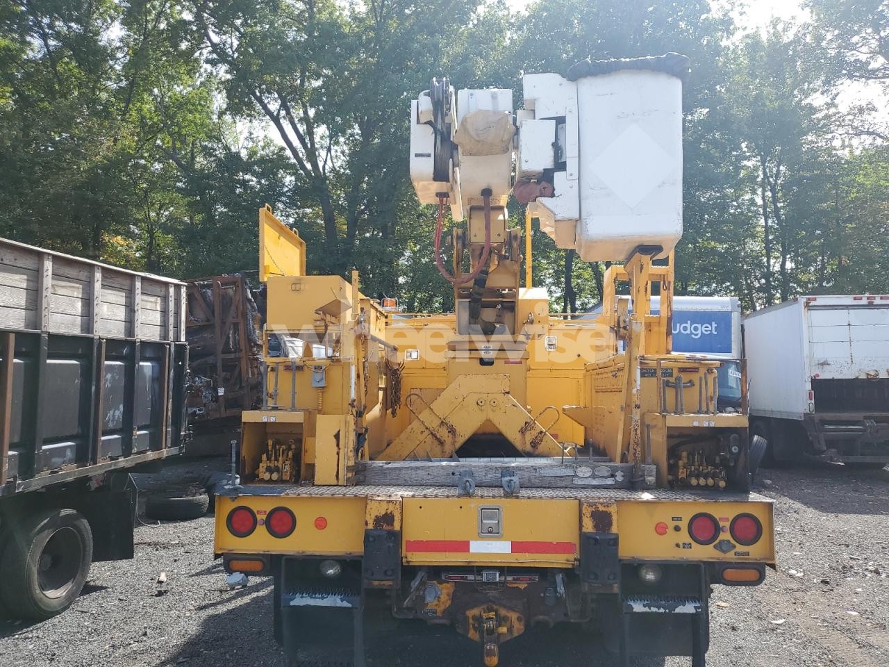 Photo 9 of 2011 INTERNATIONAL 4400 BUCKET TRUCK (VIN 1HTMKAANXBH376160)