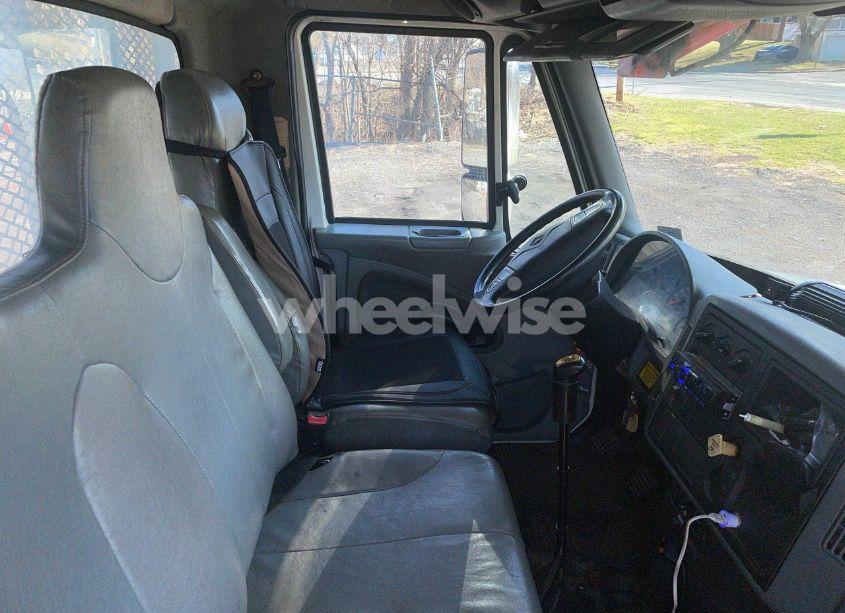 Photo 5 of 2002 International 4000 4400 (VIN 1HTMKADN72H553078)