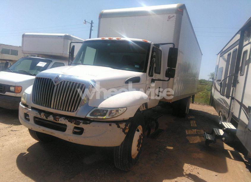 Photo 2 of 2004 International 4000 4300 (VIN 1HTMMAAL84H672788)