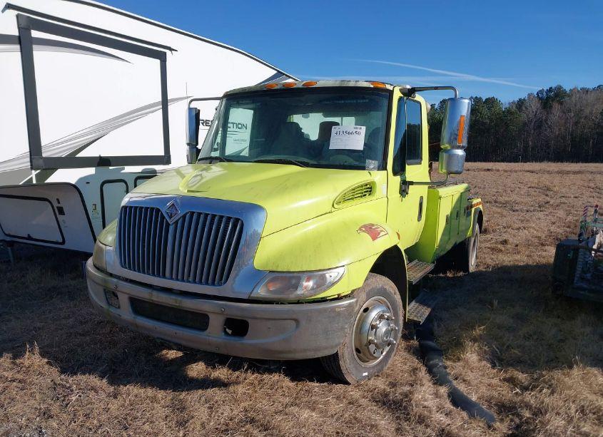 Photo 2 of 2002 International 4000 4300 (VIN 1HTMMAAM82H500167)