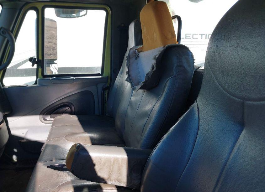 Photo 6 of 2002 International 4000 4300 (VIN 1HTMMAAM82H500167)