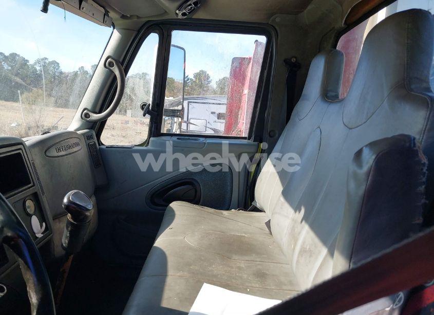 Photo 6 of 2004 International 4000 4300 (VIN 1HTMMAAMX4H609717)