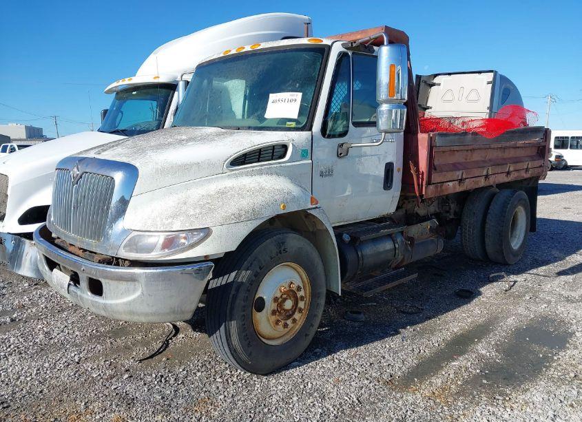 Photo 2 of 2004 International 4000 4300 (VIN 1HTMMAAN04H666999)