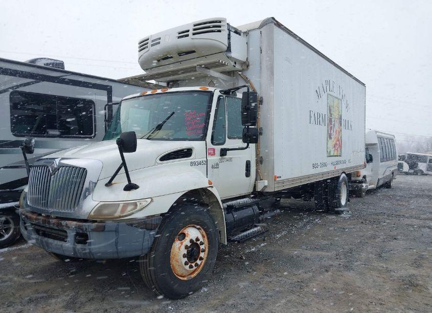 Photo 2 of 2005 International 4000 4300 (VIN 1HTMMAAN05H136646)