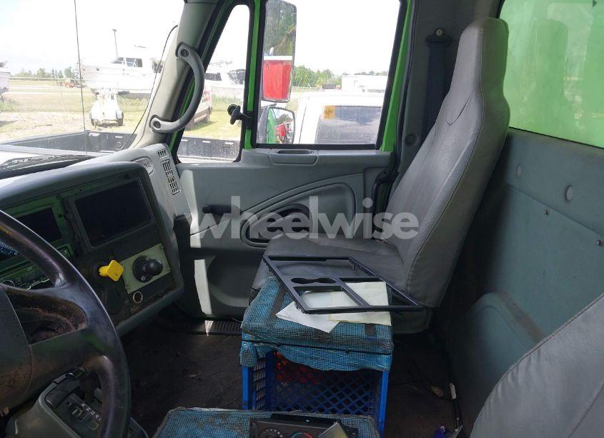 Photo 6 of 2002 International 4000 4300 (VIN 1HTMMAAN52H544023)