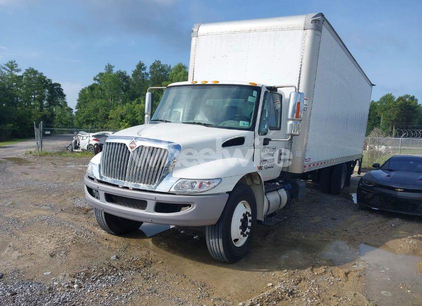 Photo 2 of 2017 International Durastar 4300 (VIN 1HTMMMML0HH572400)