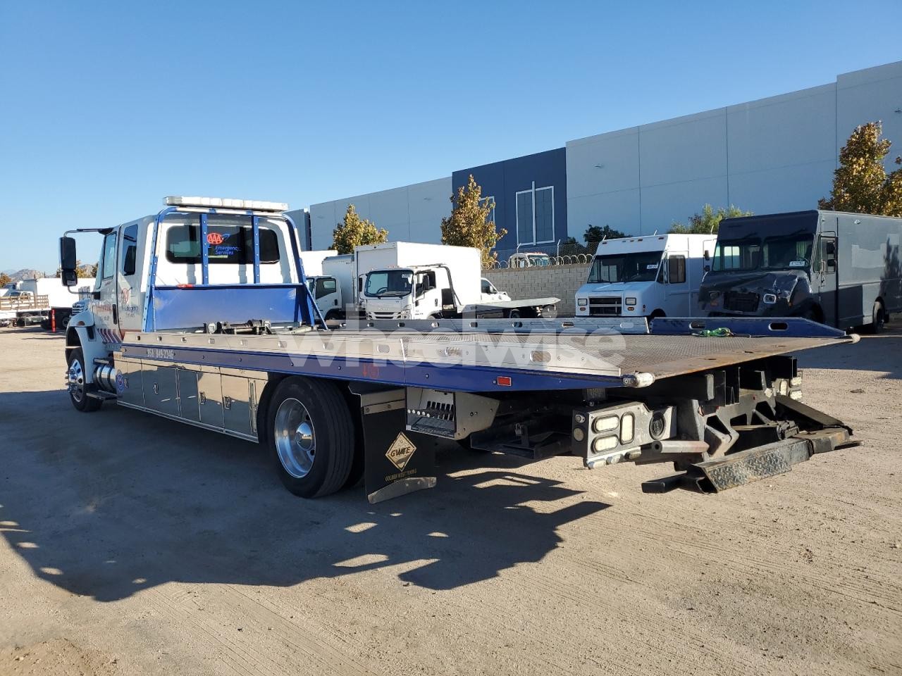 Photo 2 of 2019 INTERNATIONAL 4000 4300 - FLATBED TRUCK (VIN 1HTMMMML6KH593999)