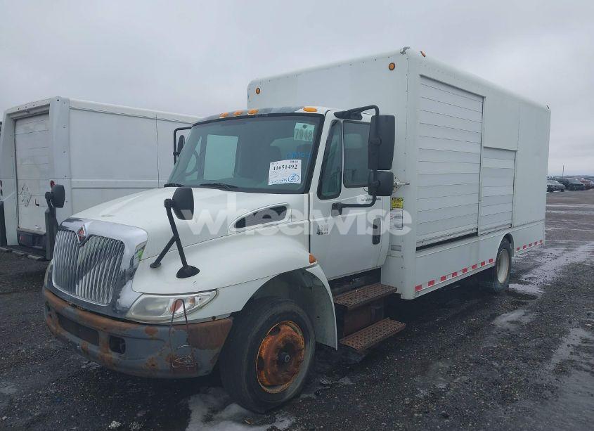 Photo 2 of 2002 International 4000 4300 (VIN 1HTMNAAL82H517166)