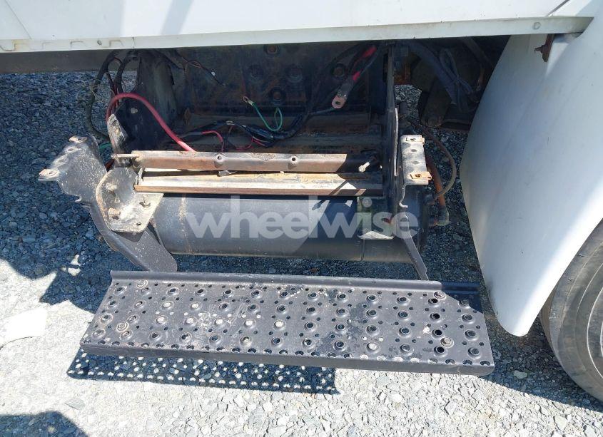 Photo 12 of 2003 International 4000 4200 (VIN 1HTMPAFN13H568921)