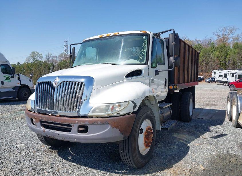 Photo 2 of 2003 International 4000 4200 (VIN 1HTMPAFN13H568921)