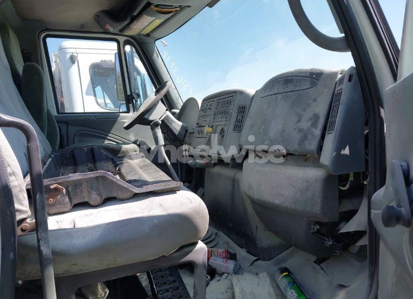 Photo 5 of 2003 International 4000 4200 (VIN 1HTMPAFN13H568921)