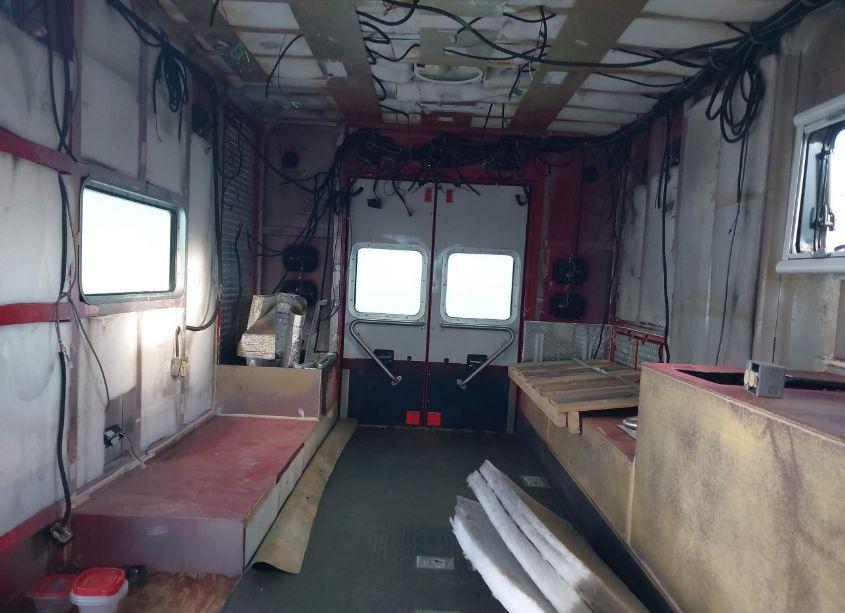 Photo 2 of 2005 International 4000 4400 LP (VIN 1HTMRAAL95H102365)