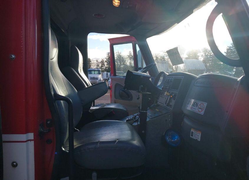 Photo 3 of 2005 International 4000 4400 LP (VIN 1HTMRAAL95H102365)