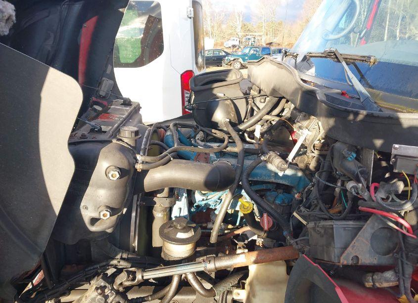 Photo 5 of 2005 International 4000 4400 LP (VIN 1HTMRAAL95H102365)