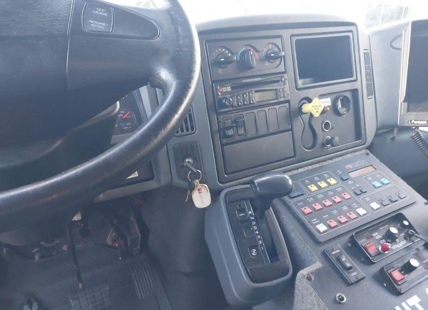 Photo 9 of 2005 International 4000 4400 LP (VIN 1HTMRAAL95H102365)