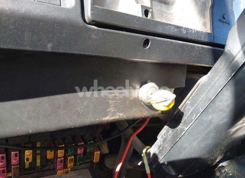 Photo 10 of 2000 International 4000 4700 (VIN 1HTSCAAL7YH260927)