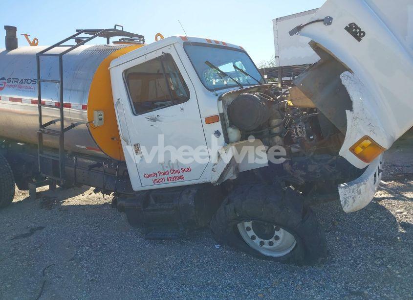 Photo 11 of 2000 International 4000 4700 (VIN 1HTSCAAL7YH260927)