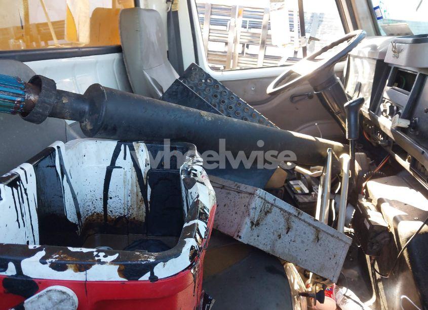 Photo 12 of 2000 International 4000 4700 (VIN 1HTSCAAL7YH260927)