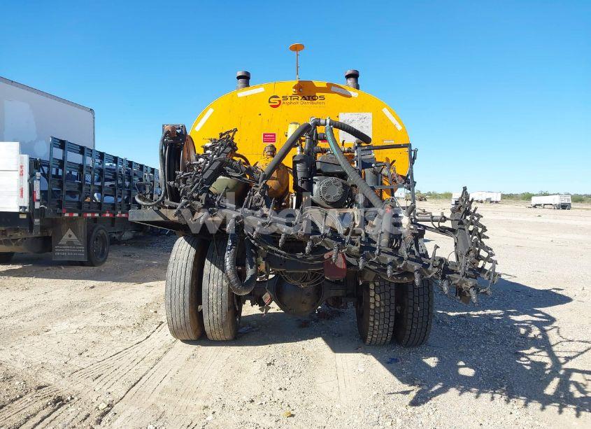 Photo 16 of 2000 International 4000 4700 (VIN 1HTSCAAL7YH260927)