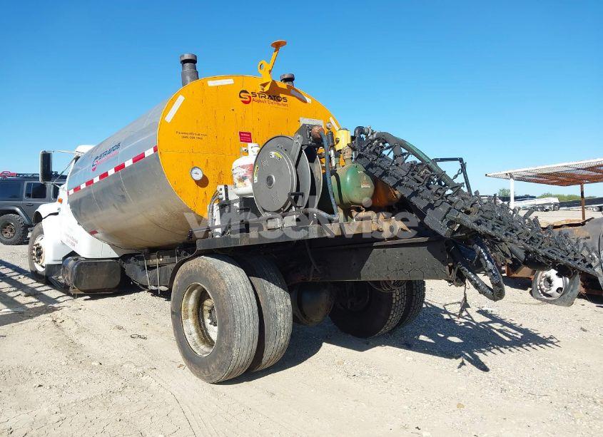 Photo 3 of 2000 International 4000 4700 (VIN 1HTSCAAL7YH260927)