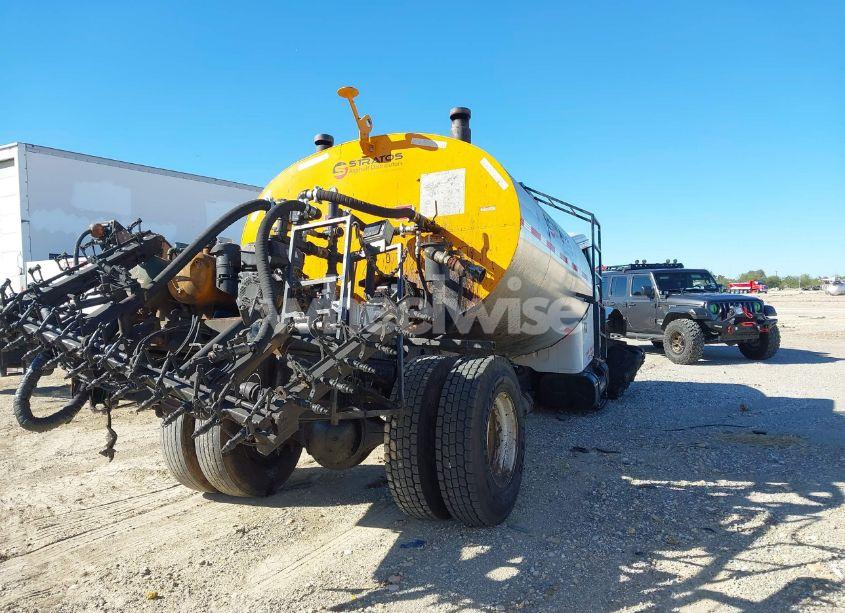 Photo 4 of 2000 International 4000 4700 (VIN 1HTSCAAL7YH260927)