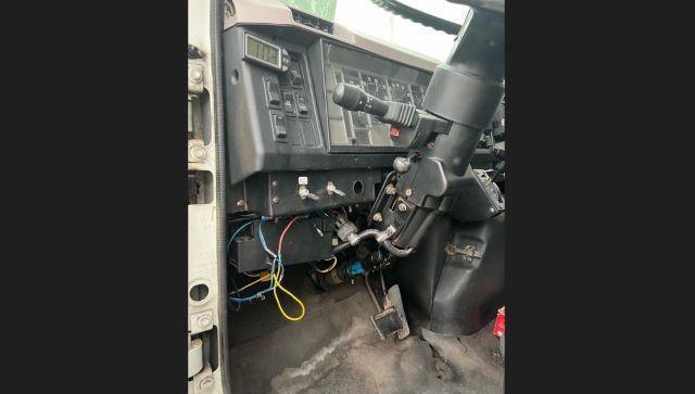 Photo 11 of 1999 International 4000 4700 (VIN 1HTSCAAM0XH618196)