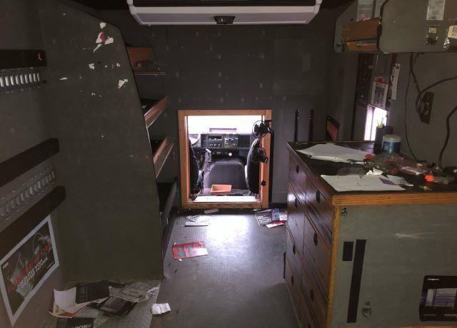 Photo 13 of 1999 International 4000 4700 (VIN 1HTSCAAM0XH618196)