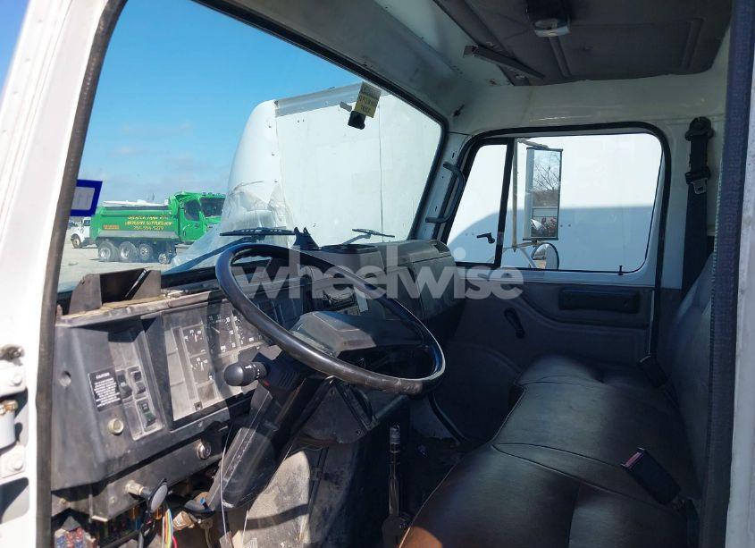 Photo 6 of 2001 International 4000 4700 (VIN 1HTSCAAM51H379073)