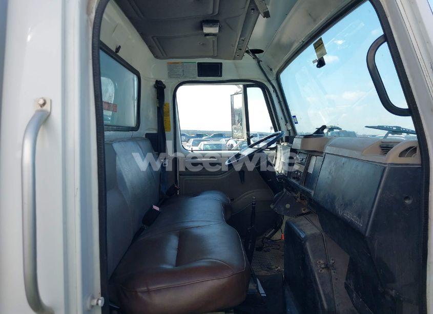 Photo 7 of 2001 International 4000 4700 (VIN 1HTSCAAM51H379073)